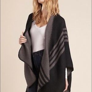 **BRAND NEW** BB Dakota Blanket Poncho